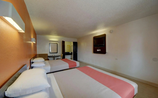 photo 5 of Motel 6 San Antonio, TX - Downtown - Market Square