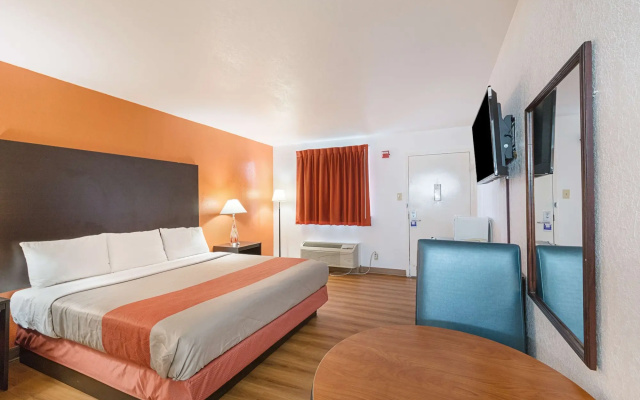 photo 3 of Motel 6 San Antonio, TX - I-10 West
