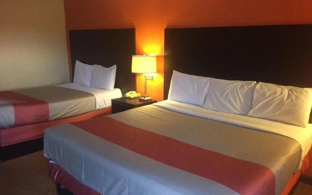 photo 4 of Motel 6 San Antonio, TX - I-10 West