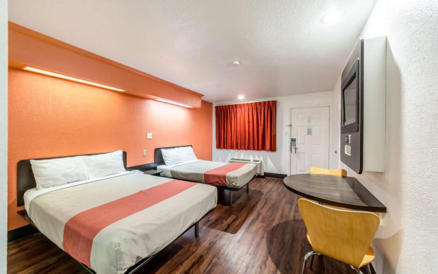 photo 3 of Motel 6 San Antonio, Tx - Frost Bank Center