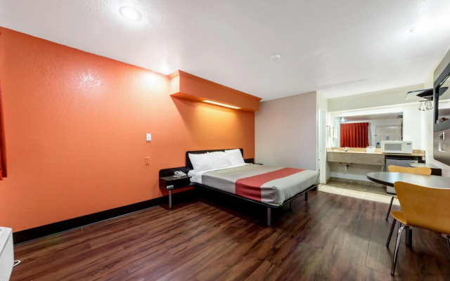 photo 4 of Motel 6 San Antonio, Tx - Frost Bank Center