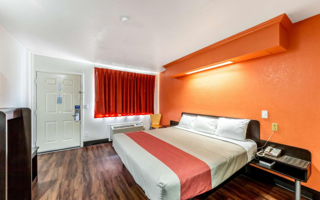 photo 5 of Motel 6 San Antonio, Tx - Frost Bank Center