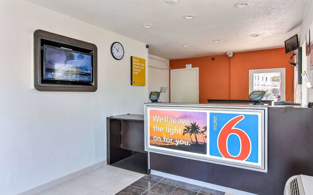 photo 2 of Motel 6 Campbell, CA - San Jose