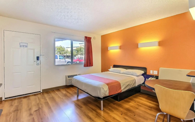 photo 5 of Motel 6 Campbell, CA - San Jose