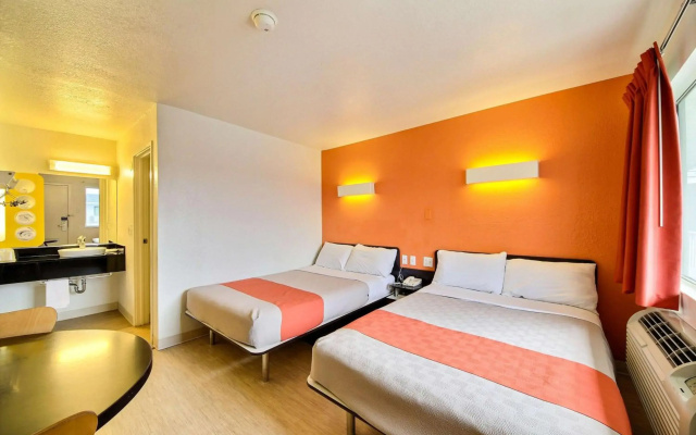 photo 3 of Motel 6 San Marcos, TX