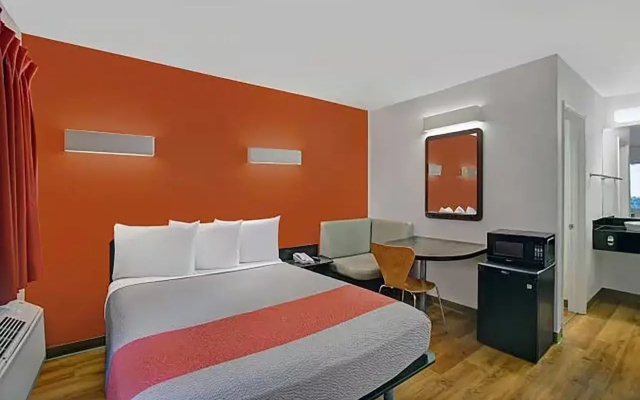 photo 3 of Super 8 by Wyndham Santa Clara