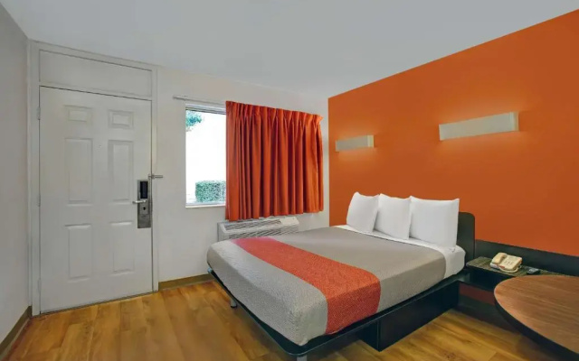 photo 5 of Super 8 by Wyndham Santa Clara