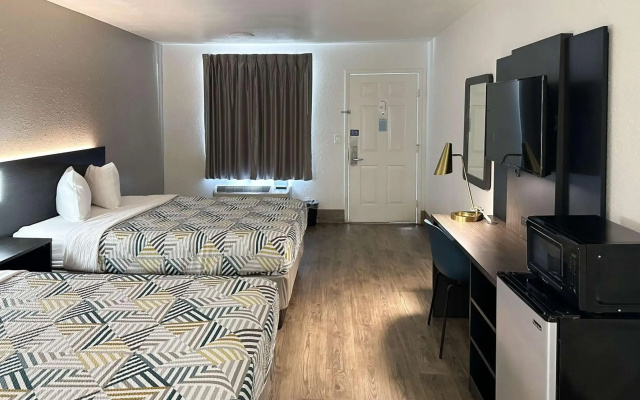 photo 3 of Motel 6 Pooler, GA - Savannah Airport