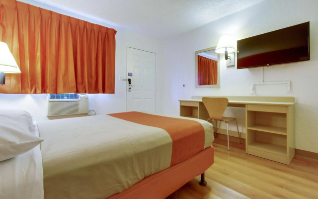 photo 5 of Motel 6 Tempe, AZ - Scottsdale South