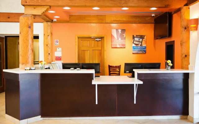 photo 2 of Motel 6 Phoenix - Scottsdale West, AZ