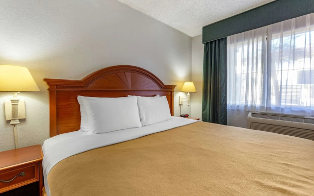 photo 3 of Motel 6 Phoenix - Scottsdale West, AZ