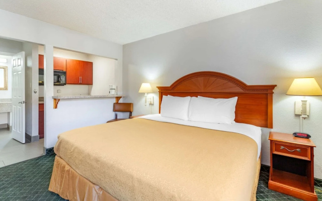 photo 4 of Motel 6 Phoenix - Scottsdale West, AZ