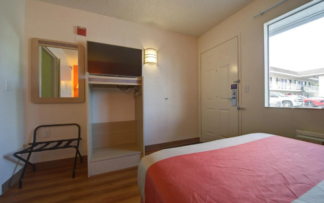 photo 4 of Motel 6 Seattle, WA - Airport