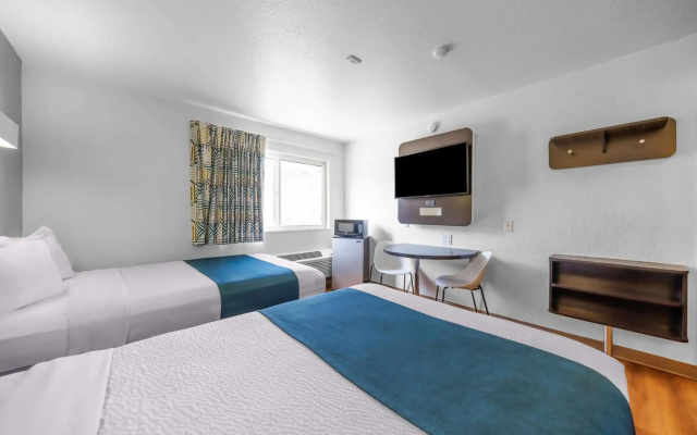 photo 2 of Motel 6 Seattle, WA - Sea-Tac Airport South