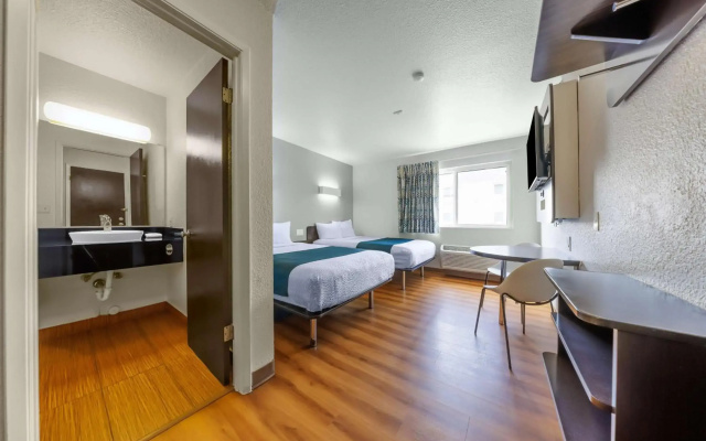 photo 4 of Motel 6 Seattle, WA - Sea-Tac Airport South