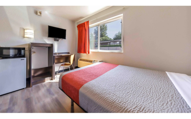 photo 5 of Motel 6 Seattle, WA - Sea-Tac Airport South