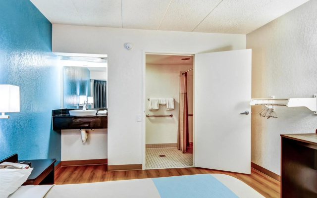 photo 4 of Motel 6 St. Louis - Bridgeton