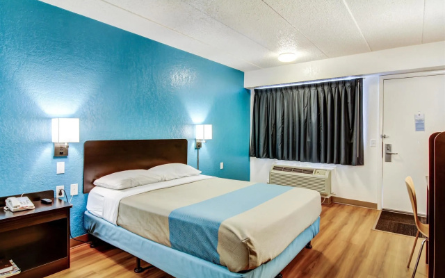 photo 5 of Motel 6 St. Louis - Bridgeton