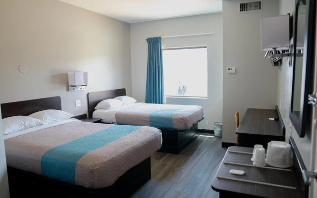 photo 3 of Motel 6 Caseyville, IL - Caseyville Il