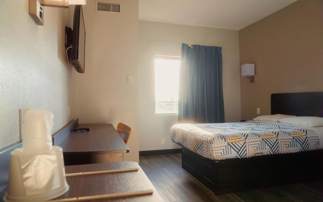 photo 4 of Motel 6 Caseyville, IL - Caseyville Il