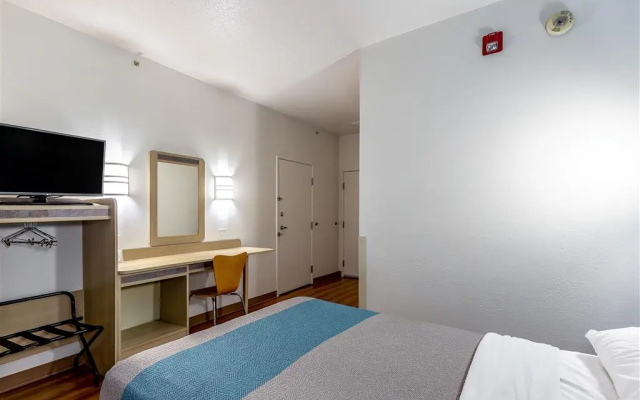 photo 2 of Motel 6 St Louis South