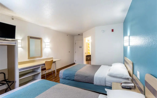 photo 5 of Motel 6 St Louis South