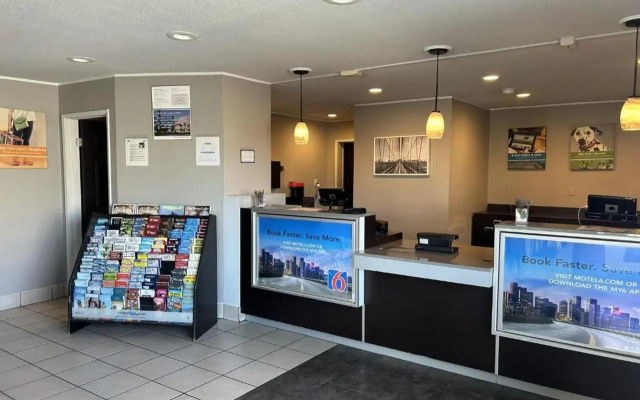 photo 2 of Motel 6 Stanton, CA - Anaheim West