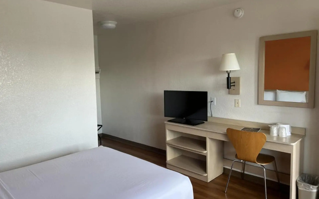 photo 3 of Motel 6 Stanton, CA - Anaheim West