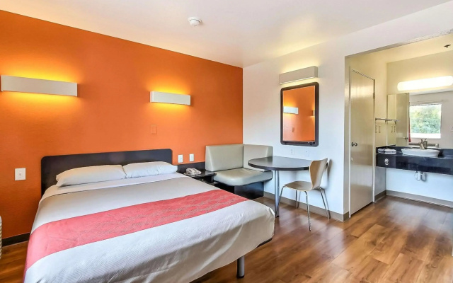 photo 4 of Motel 6 Sunnyvale, CA - North