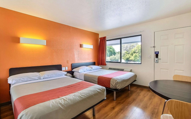 photo 5 of Motel 6 Sunnyvale, CA - South