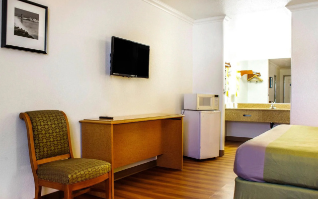 photo 4 of Motel 6 Tempe ASU