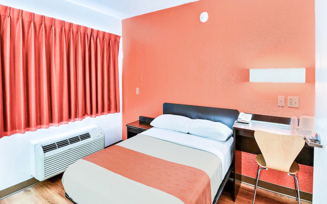 photo 2 of Motel 6 Tewksbury, MA - Boston