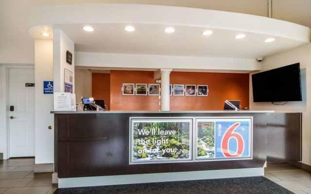 photo 2 of Motel 6 Vancouver, WA