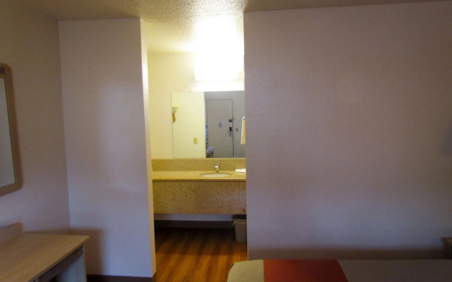 photo 4 of Motel 6 Vancouver, WA