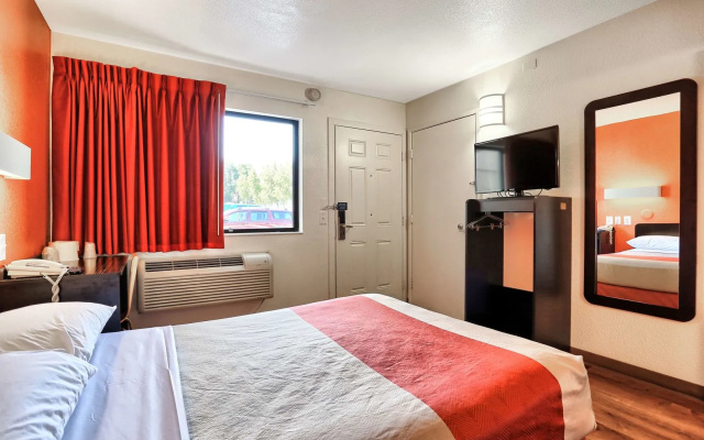 photo 3 of Super 8 by Wyndham Walnut Creek