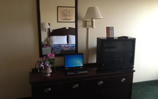 photo 5 of Arlington Inn and Suites