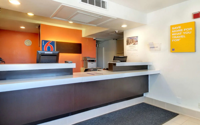photo 2 of Motel 6 Capitol Heights, MD - Washington