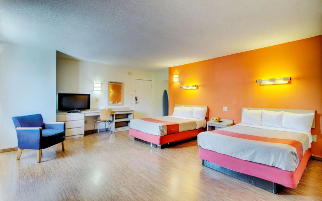 photo 3 of Motel 6 Washington, DC