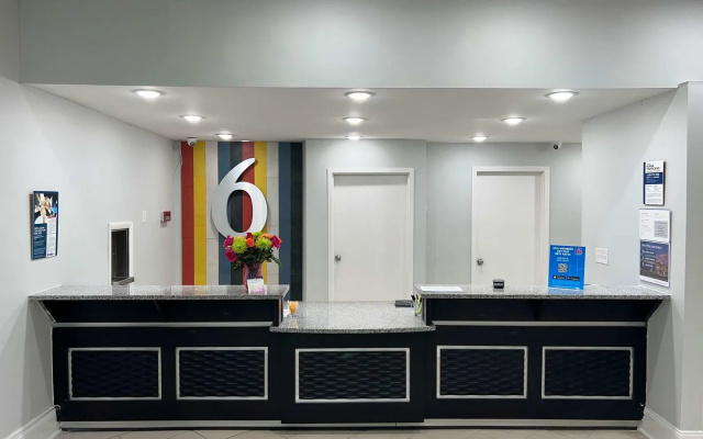 photo 2 of Motel 6 West Columbia, SC - Airport