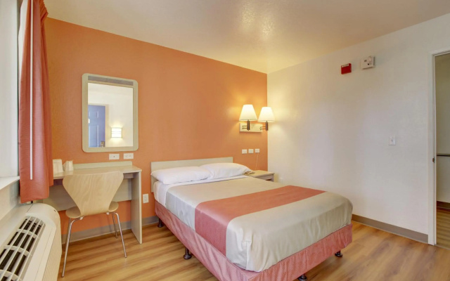 photo 3 of Motel 6 Westminster, CA - North