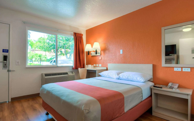 photo 4 of Motel 6 Westminster South - Long Beach