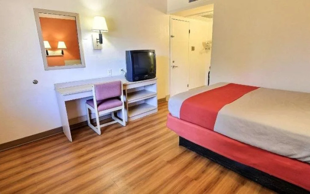 photo 3 of Motel 6 Williamsburg