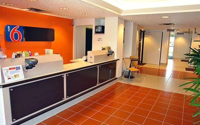 photo 2 of Motel 6 Irving, TX - DFW Airport North