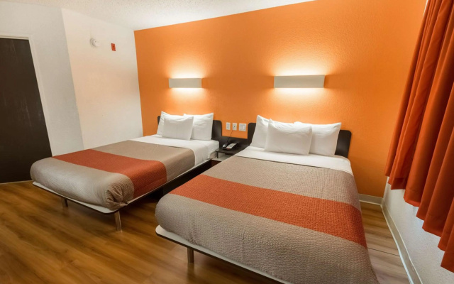 photo 4 of Motel 6 Irving, TX - DFW Airport North