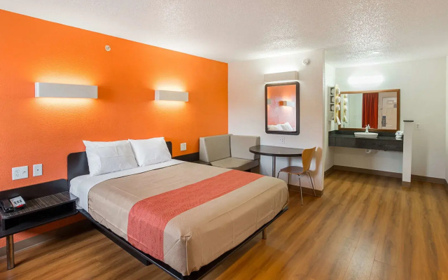 photo 5 of Motel 6 Grand Prairie
