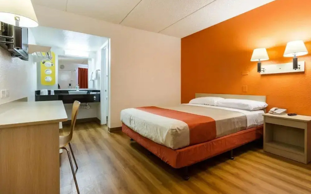 photo 2 of Motel 6 Tempe, Az – Phoenix Airport – Priest Dr
