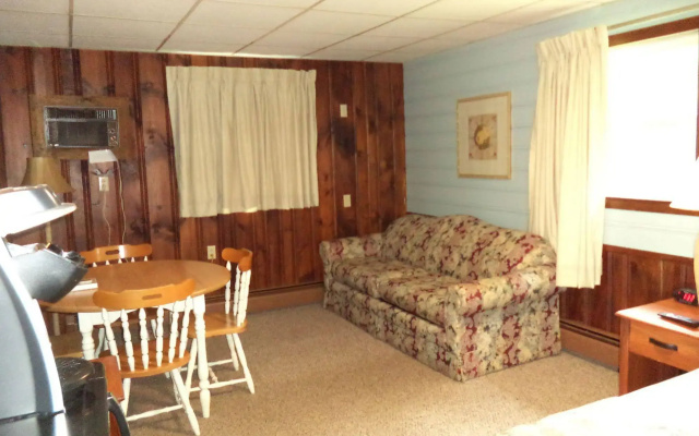 photo 4 of Mount Blue Motel