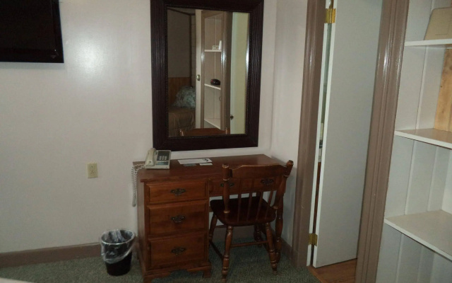 photo 5 of Mount Blue Motel