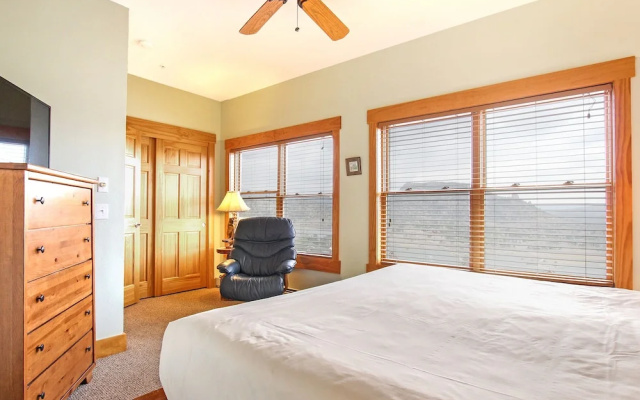 photo 5 of Mount Chapin S4 2 Bedroom Condo by RedAwning