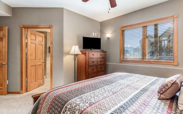 photo 5 of Mount Cirrus 10b 2 Bedroom Condo by RedAwning